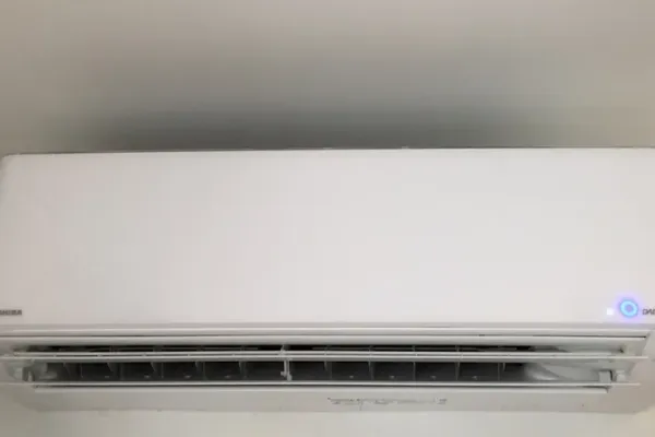 Airco buitenunit installatie